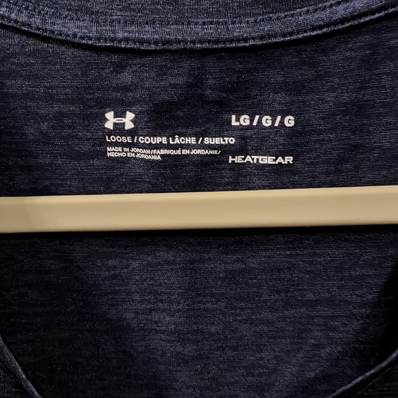 UnderArmour Heatgear V-Neck - Picture 2 of 4